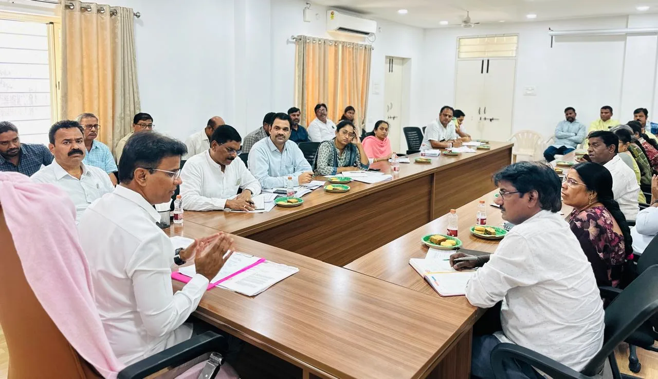 మౌళిక వసతులను త్వరితగతిన పూర్తిచేసి లబ్ధిదారులకు ఎటువంటి అసౌకర్యం