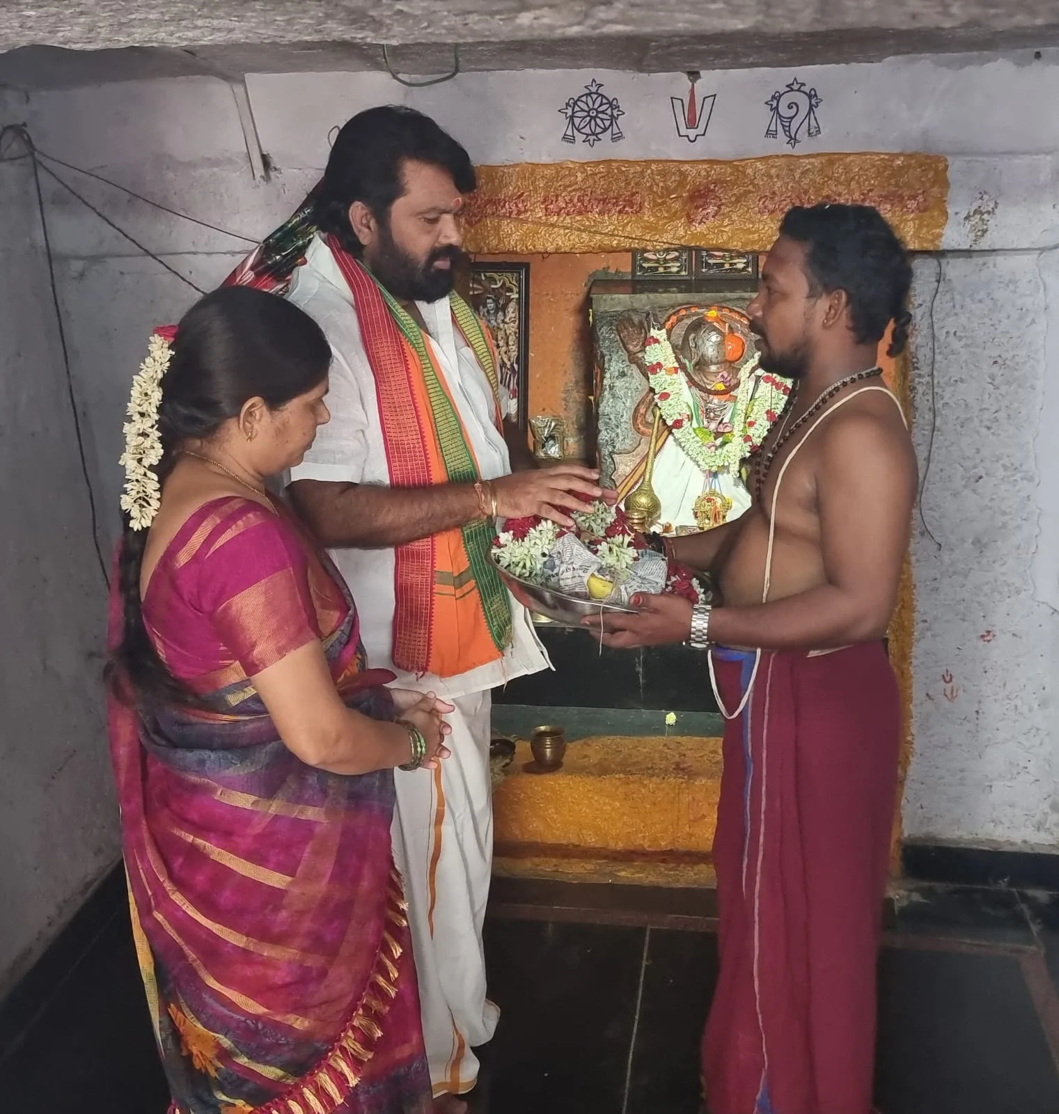 21 వ పెళ్లిరోజు సందర్భంగా శ్రీ సాలగ్రామ వైద్య అభయ ఆంజనేయ స్వామి