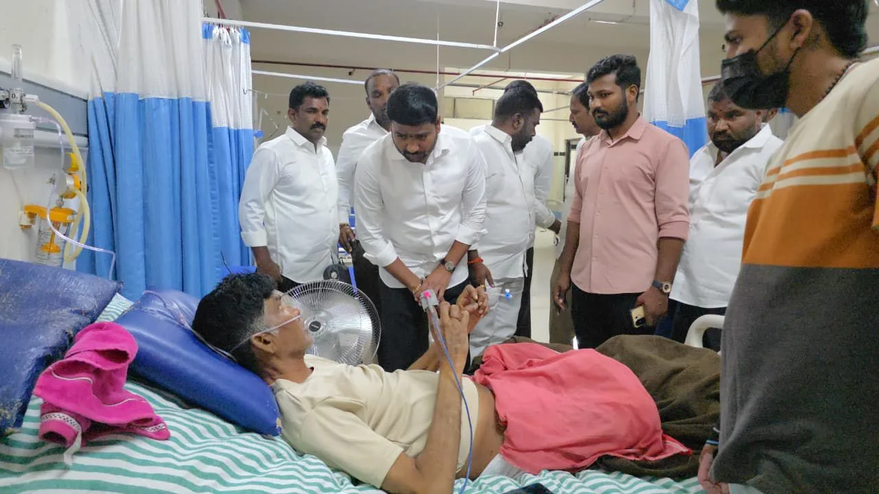 అరుంధతి హాస్పిటల్లో చికిత్స పొందుతున్న వారిని పరామర్శించిన కుత్బుల్లాపూర్ నియోజకవర్గ బీఆర్ఎస్ నేత శంభీపూర్ క్రిష్ణ