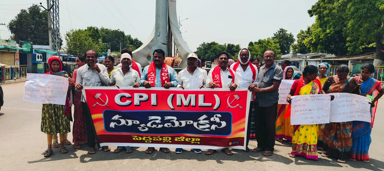 పెంచిన ఇంధన ధరలు తగ్గించాలి