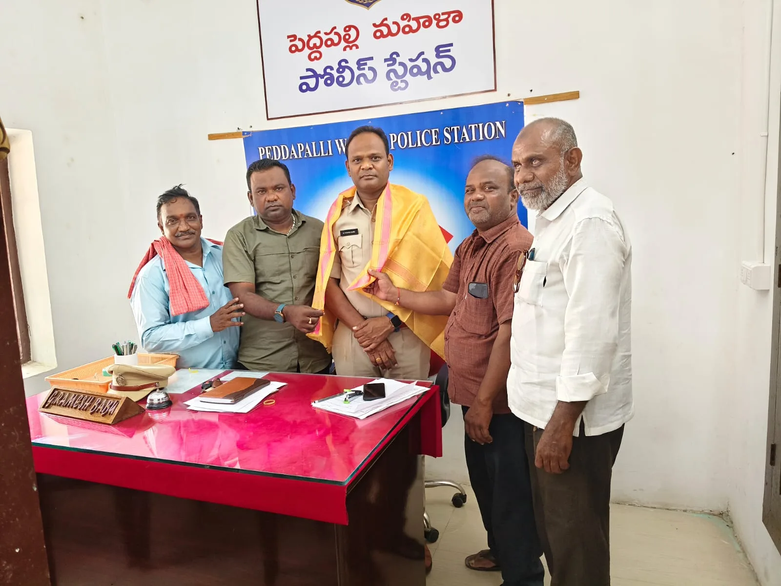 మహిళా పోలీస్ స్టేషన్ నూతన సీఐ రమేష్ బాబుకు ఘన సన్మానం…
