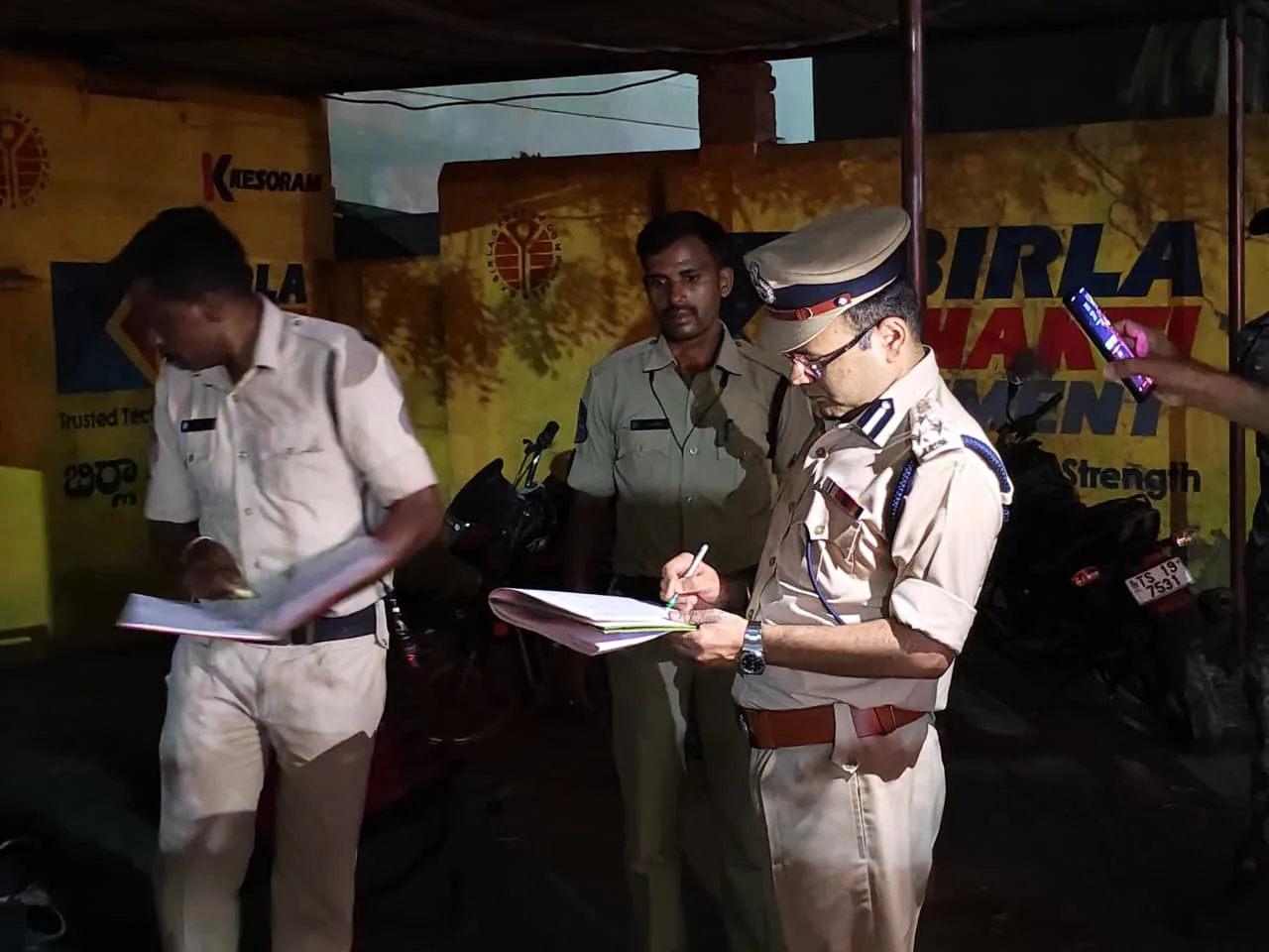 బక్రీద్ నేపథ్యంలో అర్ధరాత్రి చెక్‌పోస్ట్ తనిఖీలు ..