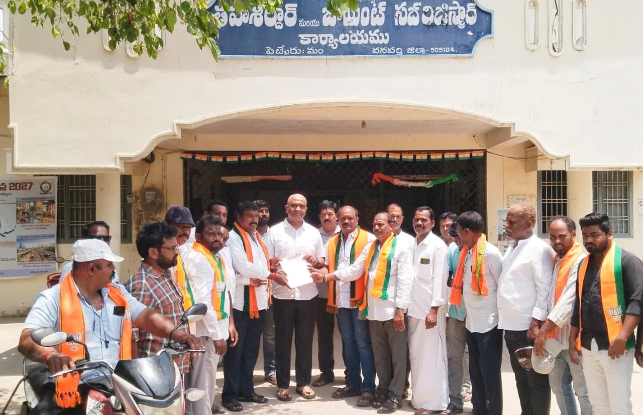 ధాన్యం సేకరణ ను వేగవంతం చేయాలితహసీల్దార్ ముట్టడి