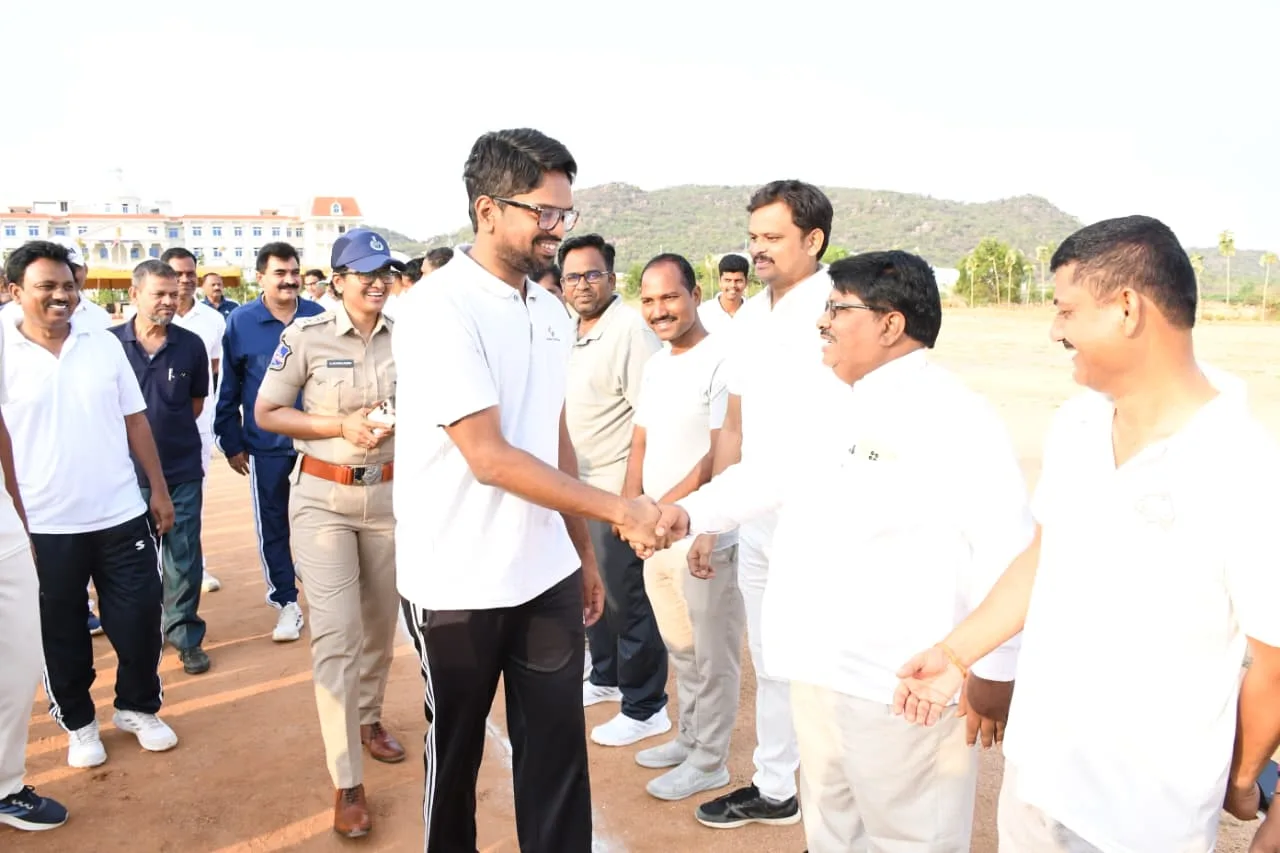 ప్రజా పాలన ప్రగతి ప్రణాళిక క్రీడావారోత్సవాల్లో భాగంగా జిల్లా ఎస్పీ కార్యాలయ మైదానం