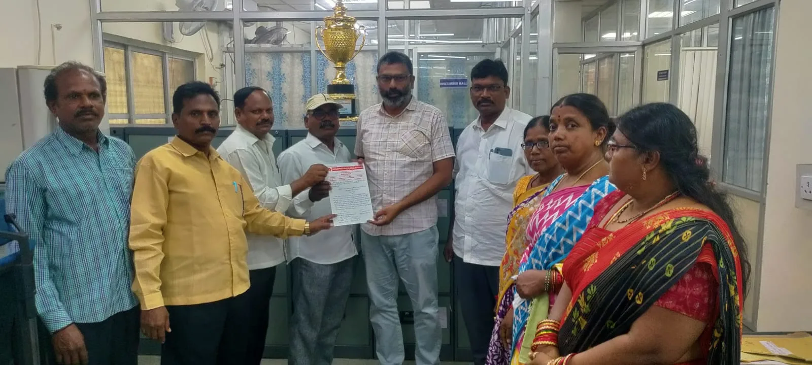 పార్కుల టెండర్ల జాప్యంతో కార్మికుల ఉపాధికి ముప్పు….