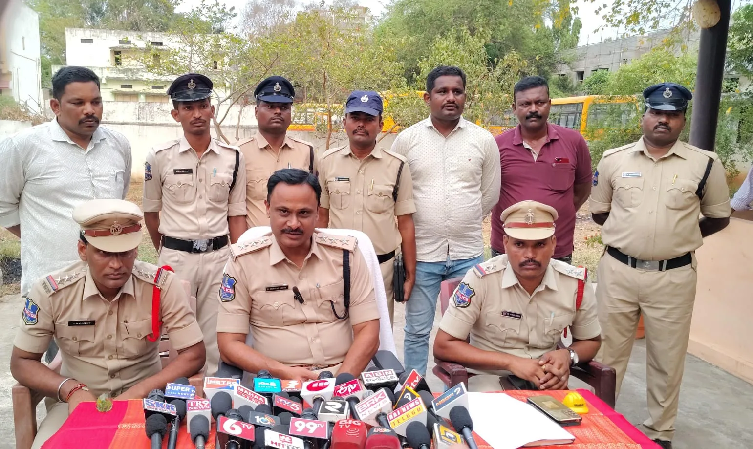 యువకుని హత్యకేసులో 3 నిందితుల అరెస్ట్