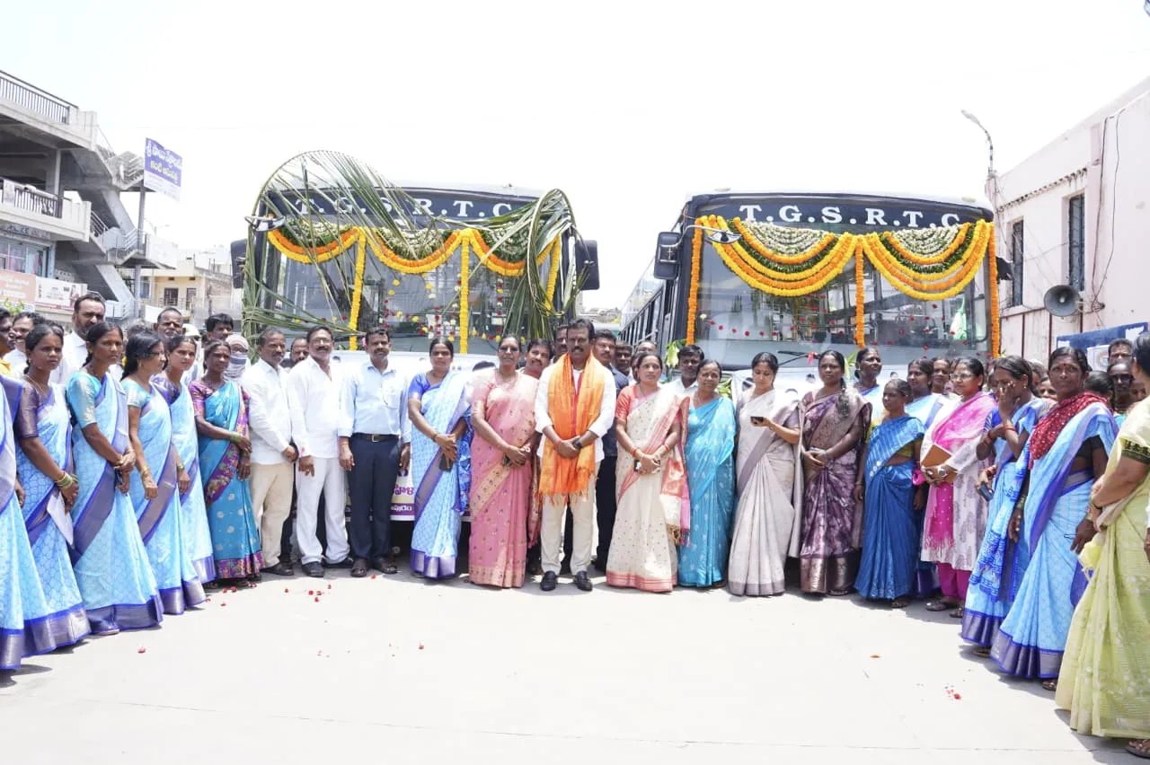 మహిళలు కేవలం పొదుపు చర్యలకు మాత్రమే పరిమితం