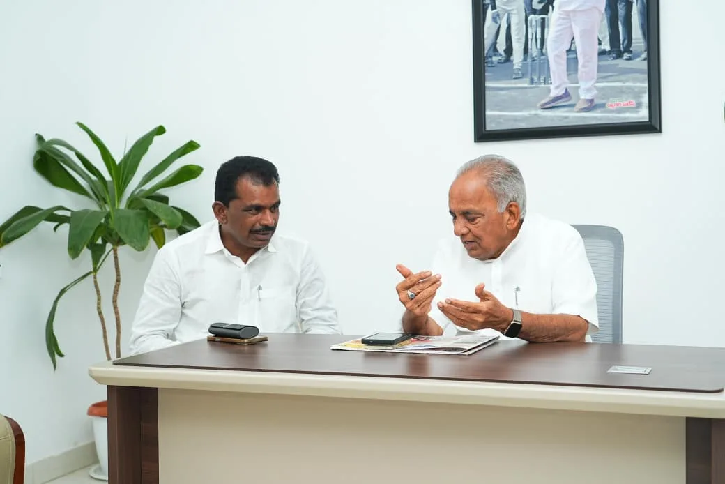 కర్ణాటక నీటిపారుదల శాఖ మంత్రి ని కలిసిన వనపర్తి ఎమ్మెల్యే