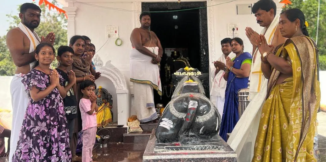 విశేష అలంకరణలో కాశీ విశ్వేశ్వర స్వామి