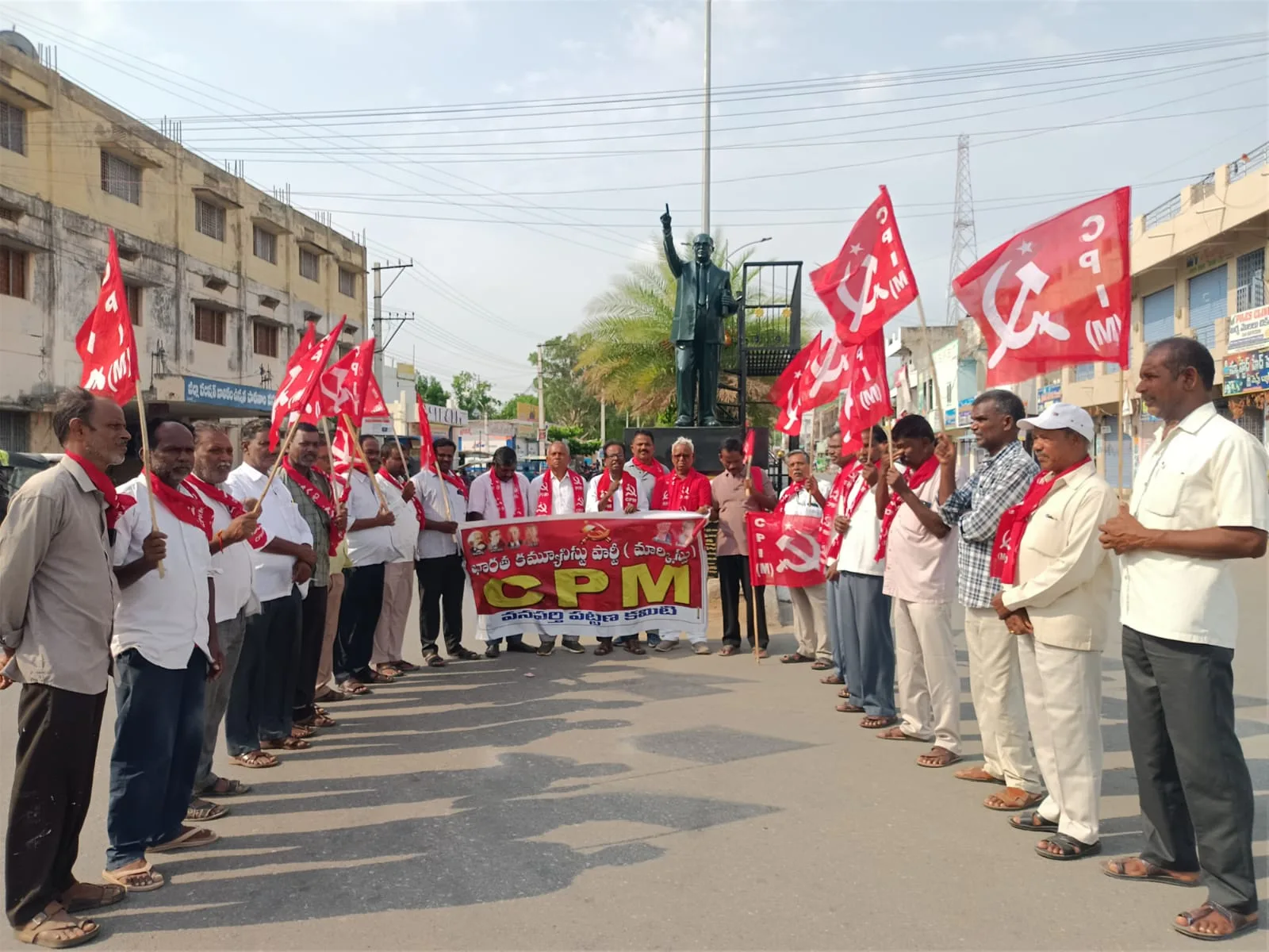 పెంచిన పెట్రోల్ డీజిల్ ధరలను తగ్గించాలని …..సిపిఎం నిరసన