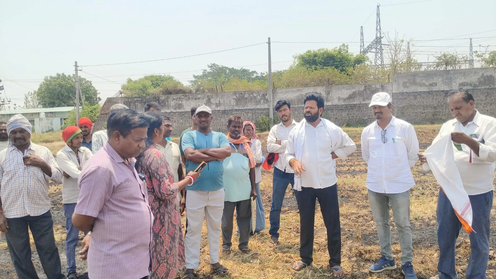 పంట అవశేషాల దహనం మానండి.. భూసారం, పర్యావరణాన్ని కాపాడండి…