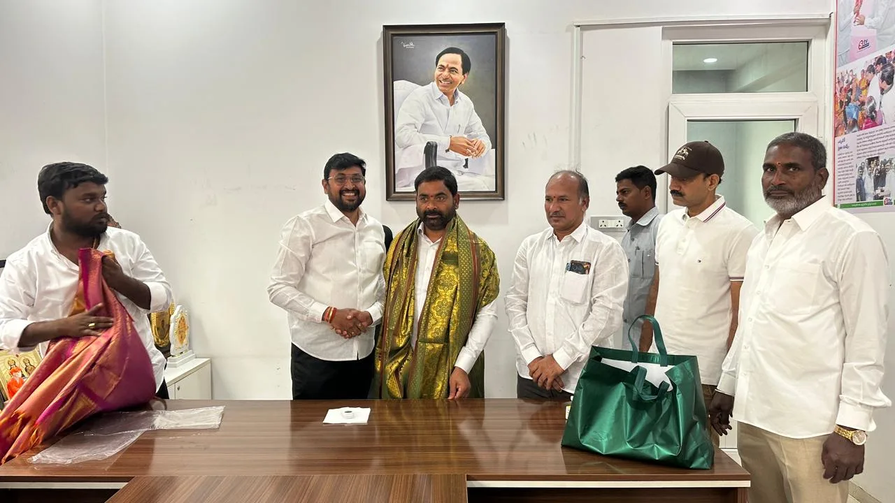 ప్రజా సమస్యల పరిష్కారమే ధ్యేయం: ఎమ్మెల్సీ శంభీపూర్ రాజు కి ఆహ్వానం.