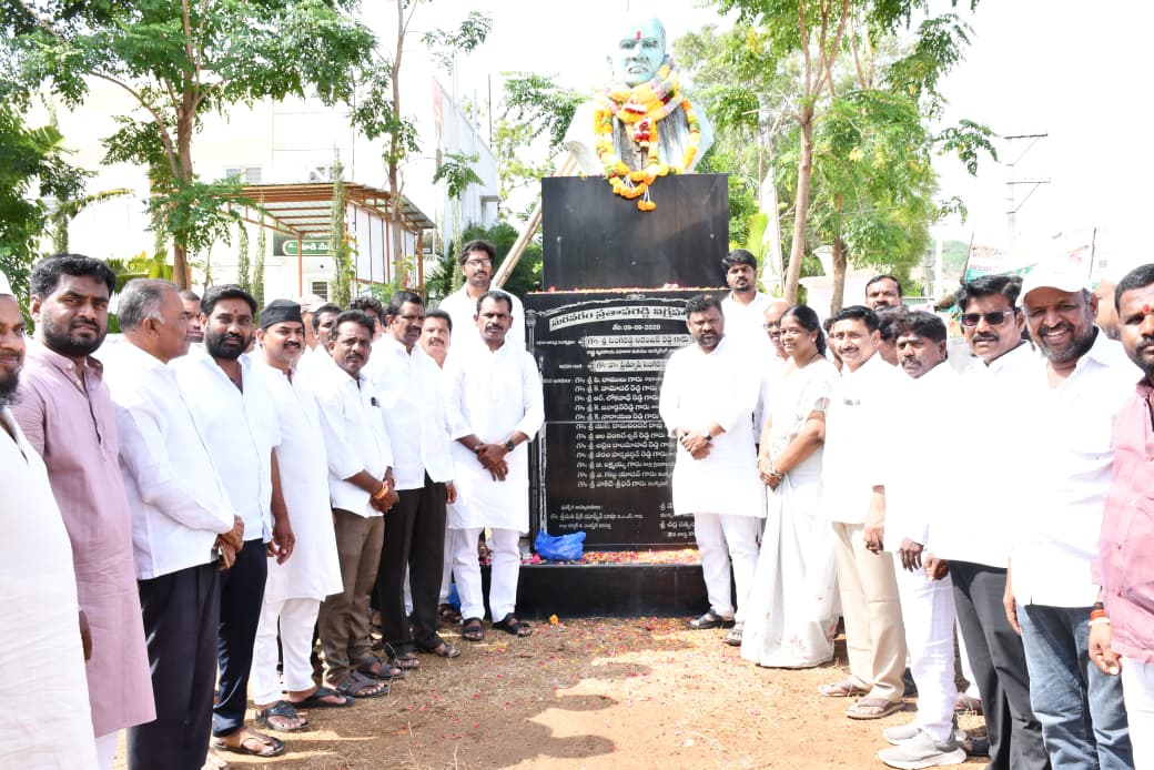 తెలుగు భాషా సంస్కృతులకు అపార సేవలందించిన మహనీయుడు సురవరం ప్రతాప్ రెడ్డి