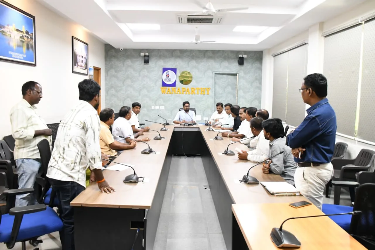 వరి ధాన్యాన్ని దించుకోవడానికి రైస్ మిల్లర్లు సహకరించాలని ఆదేశించిన….. జిల్లా కలెక్టర్ ఆదర్శ సురభి
