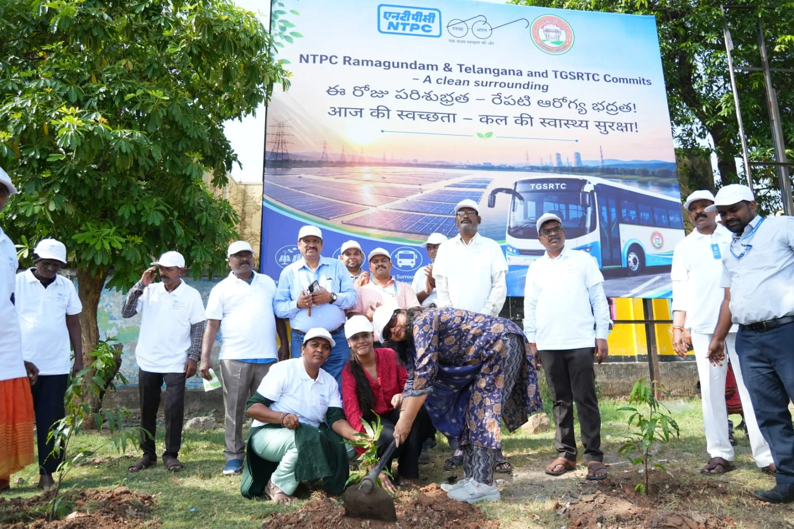 గోదావరిఖని బస్ స్టేషన్‌లో ఎన్టీపీసీ ఆధ్వర్యంలో వృక్షారోపణ – స్వచ్ఛత కార్యక్రమం….