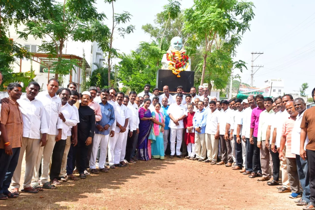 తెలంగాణ వైతాళికులు,బహుముఖ ప్రజ్ఞాశాలి సురవరం.