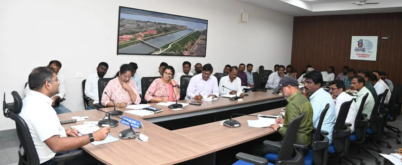 రైతులకు న్యాయం జరగాలి.. ధాన్యం కొనుగోళ్లలో కటింగ్ అస్సలు వద్దు : కలెక్టర్ కోయ శ్రీహర్ష