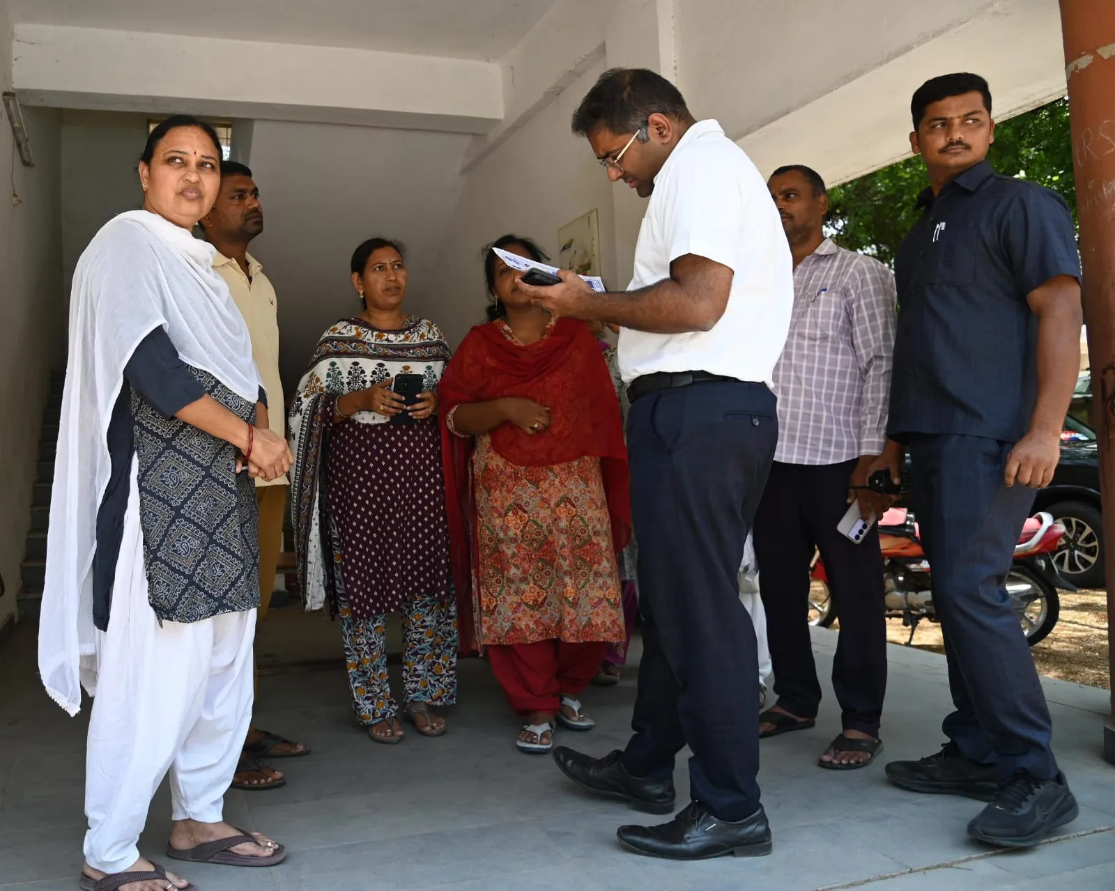 రోగులకు మెరుగైన వైద్యం.. రైతులకు ఇబ్బందులు లేకుండా సేవలు ..