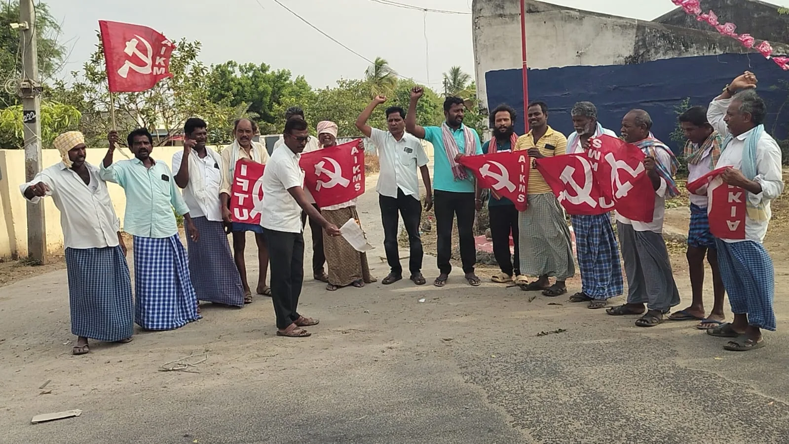 కేంద్ర ప్రభుత్వ రైతు వ్యతిరేక విధానాలను ప్రతిఘటిద్దాం ఎమ్మెస్ పి జీవో ప్రతుల దగ్ధం
