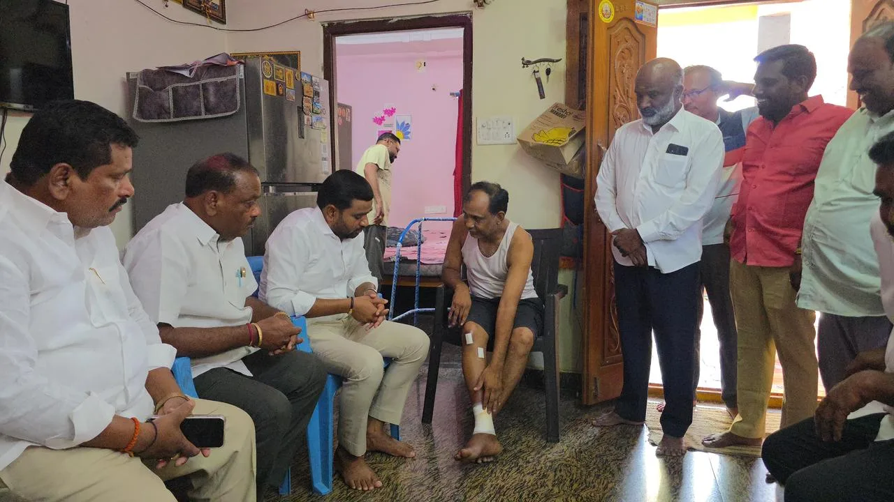 బీఆర్ఎస్ పార్టీ కుటుంబ సభ్యులను పరామర్శించిన కుత్బుల్లాపూర్