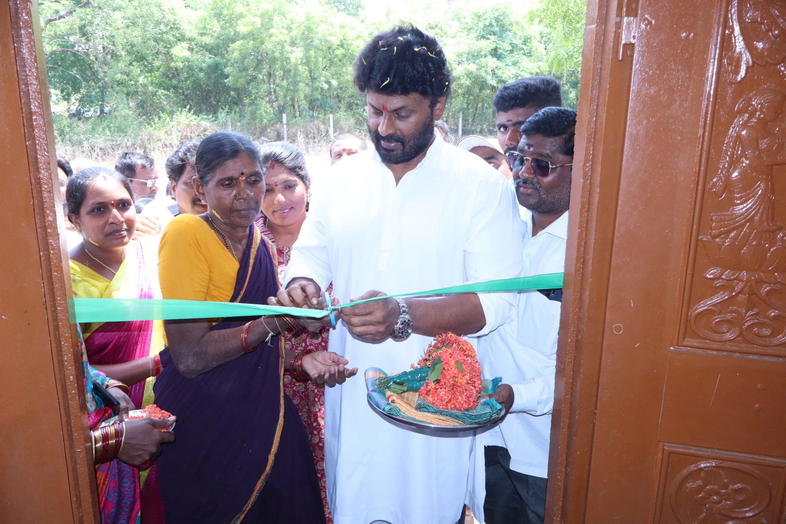 ఇందిరమ్మ ఇండ్ల గృహ ప్రవేశ కార్యక్రమంలో పాల్గొని లబ్ధిదారులకు శుభాకాంక్షలు