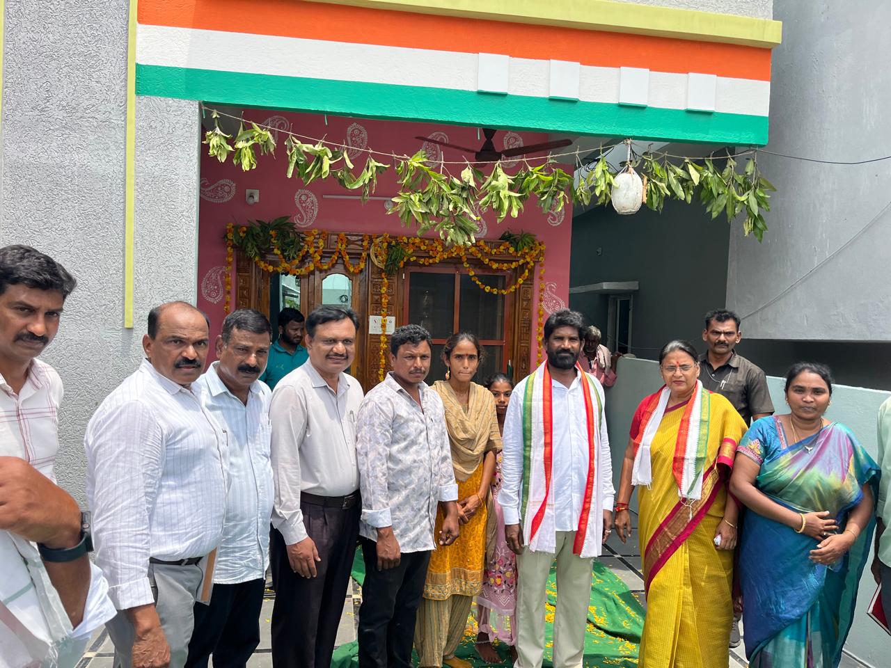 గుడిబండలో ఇందిరమ్మ ఇళ్ల గృహప్రవేశం కార్యక్రమం