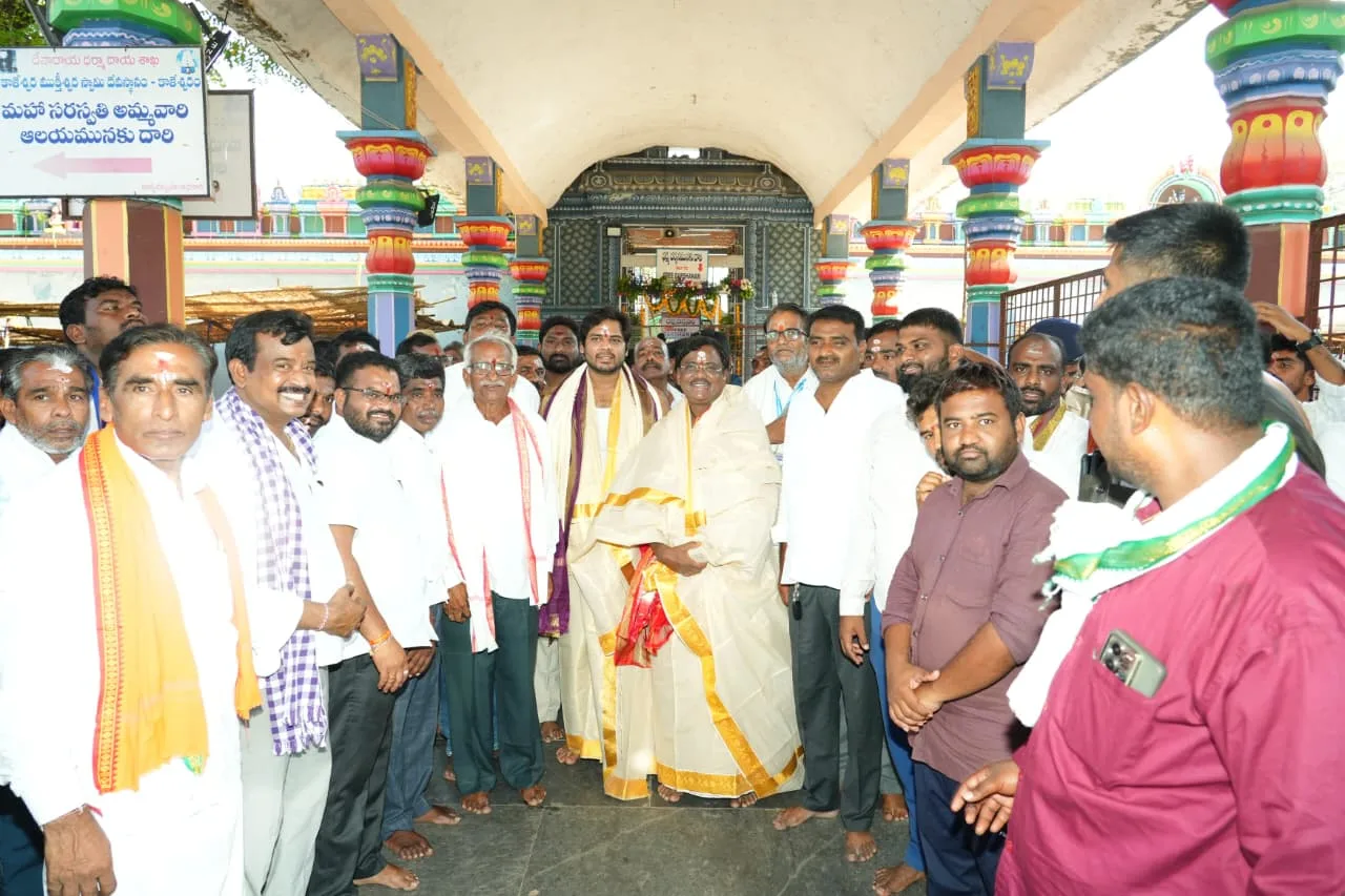 సరస్వతి అంత్య పుష్కరాల్లో పవిత్ర స్నానం చేసిన మంత్రి వివేక్, ఎంపీ వంశీకృష్ణ…