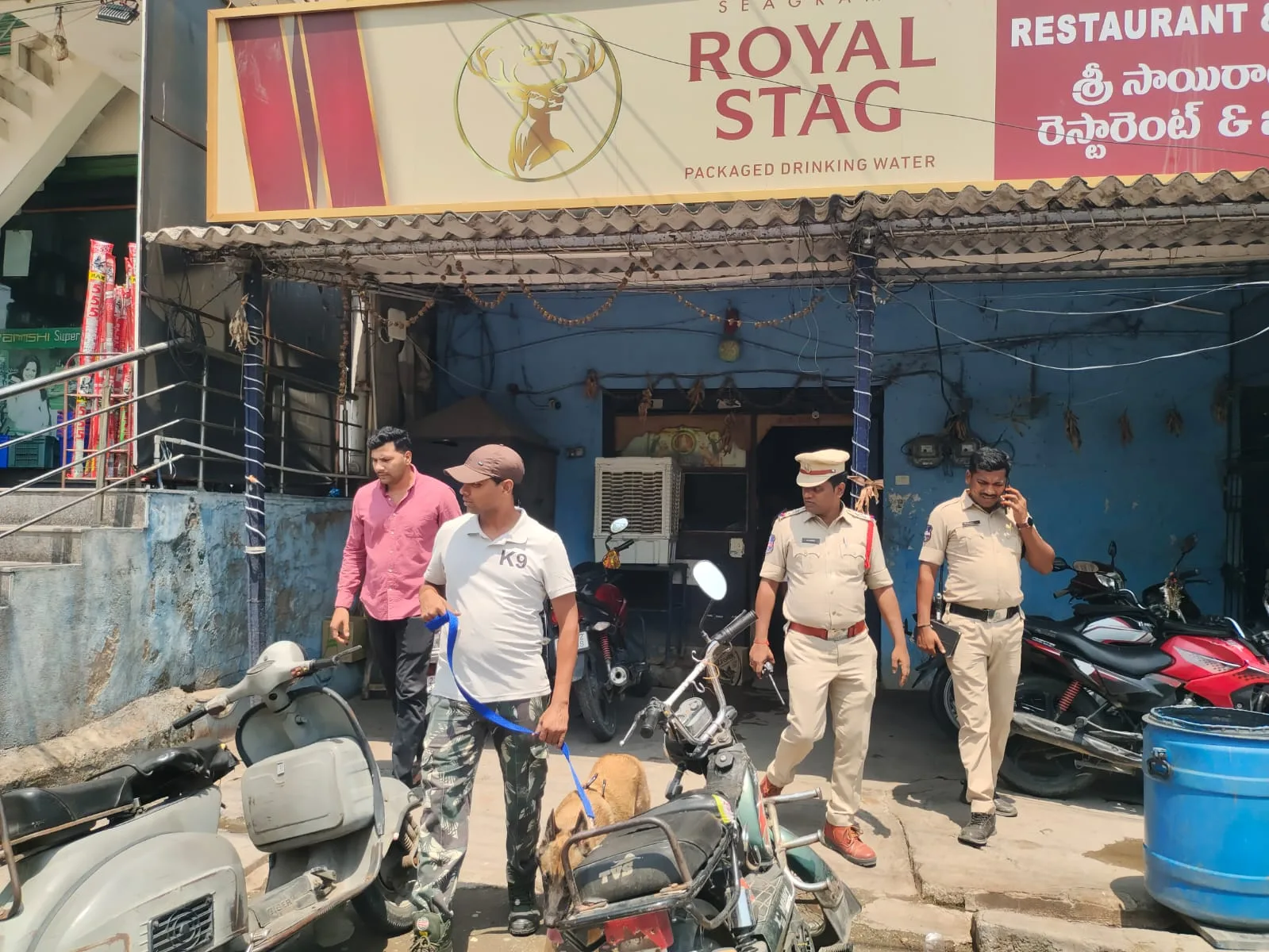 లాడ్జీలు, రెస్టారెంట్లు, వైన్ షాపులు, బస్టాండ్ పరిసరాల్లో ఆకస్మిక తనిఖీలు.