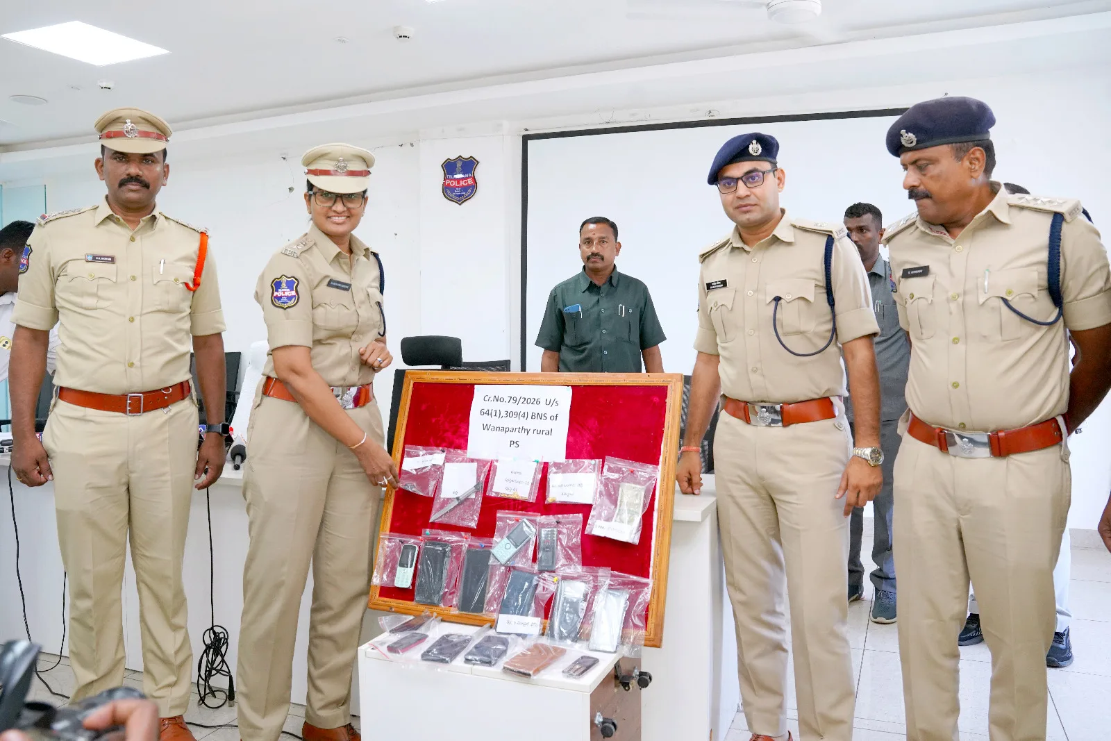 24 గంటల్లో వృద్ధురాలిపై లైంగిక దాడి చోరీ కేసును చేధించిన పోలీసులు