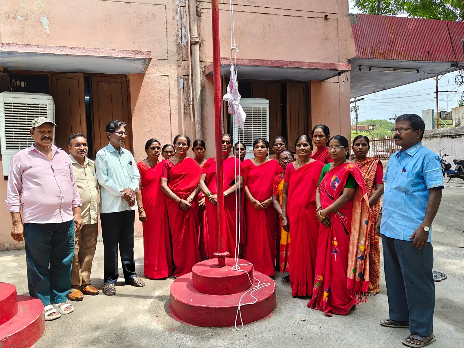 మహిళలకు హక్కులు మాటల్లో కాదు.. చట్టాల్లో కనిపించాలి”…