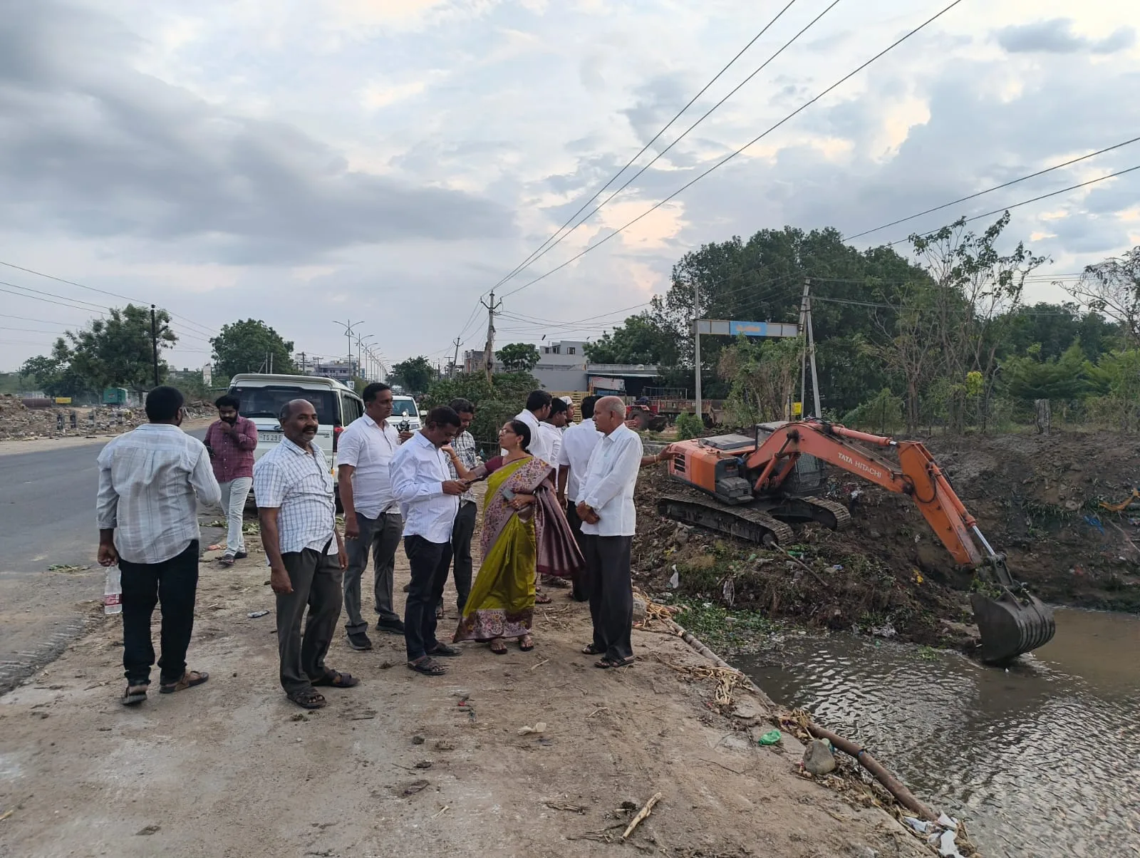 తమ్మర వాగును పరిశీలించిన మున్సిపల్ కమిషనర్