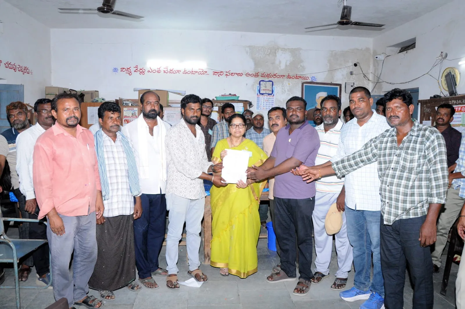 హోరా..హోరీగా.. కోదాడ పెద్ద చెరువు మత్స్య సహకార సంఘం ఎన్నిక..*