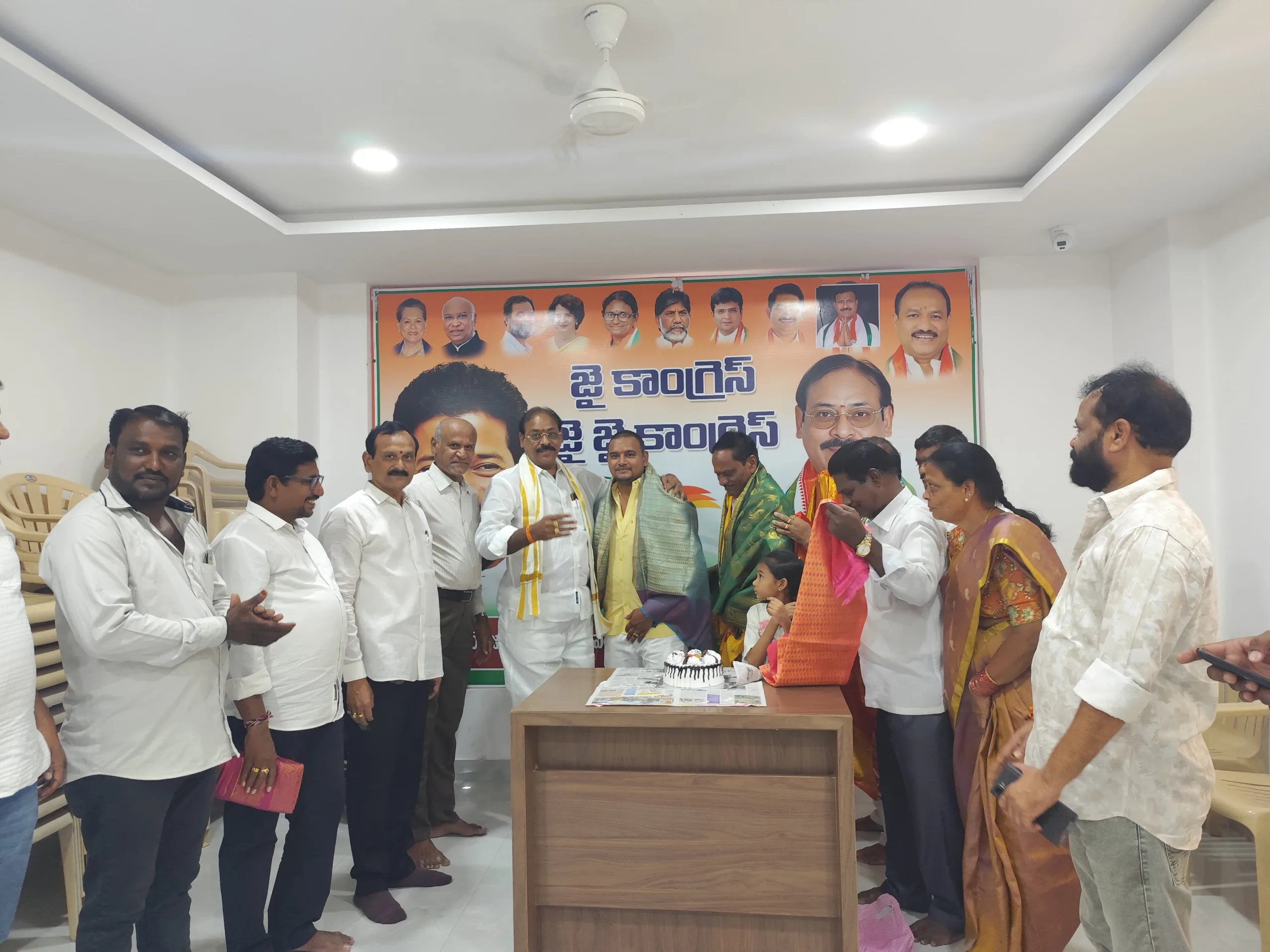 సీనియర్ కాంగ్రెస్ పార్టీ నాయకుడు మాజీ మున్సిపల్ వైస్ చైర్మన్ లక్ష్మయ్య