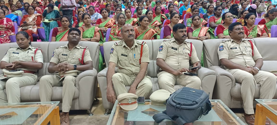 మహిళల భద్రత, సైబర్ నేరాల నివారణలో సమాజం భాగస్వామ్యం కావాలి…