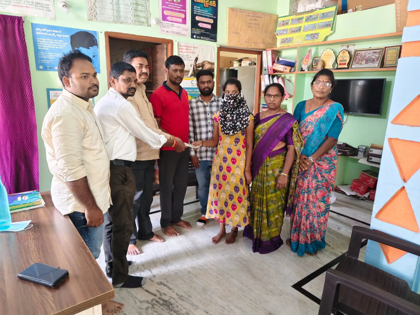 జీఎన్‌ఎమ్ నర్సింగ్ విద్యార్థినికి అండగా వెలుగు సంస్థ – మూడు సంవత్సరాల పాటు ఆర్థిక సహాయం