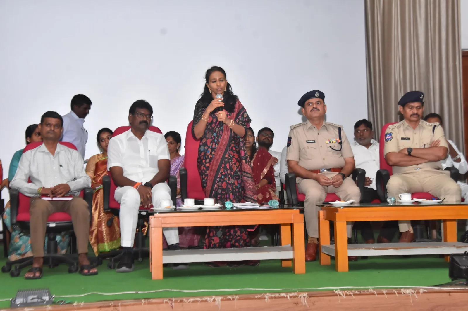 ప్రజా ప్రతినిధులు, అధికారులు సమన్వయంతో పనిచేసి ప్రభుత్వ పథకాలు ప్రజలకు అందించాలి….
