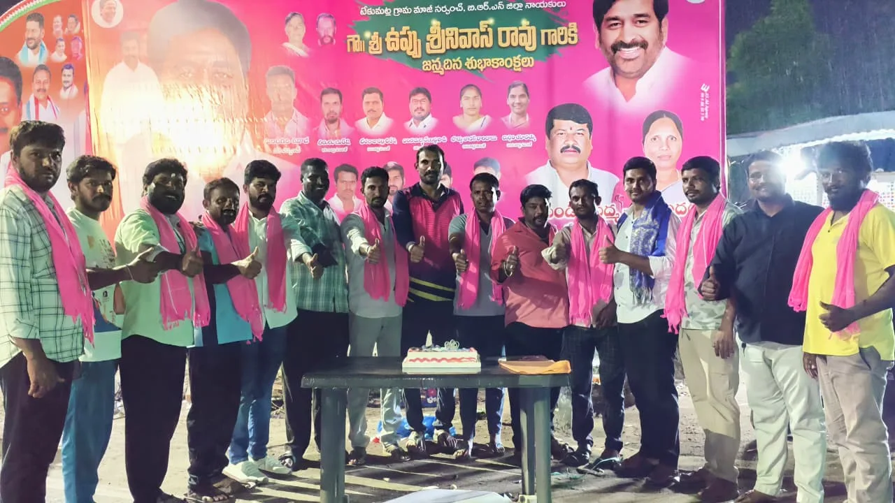 ప్రజా నాయకుడికి కార్యకర్తల నిరాజనం