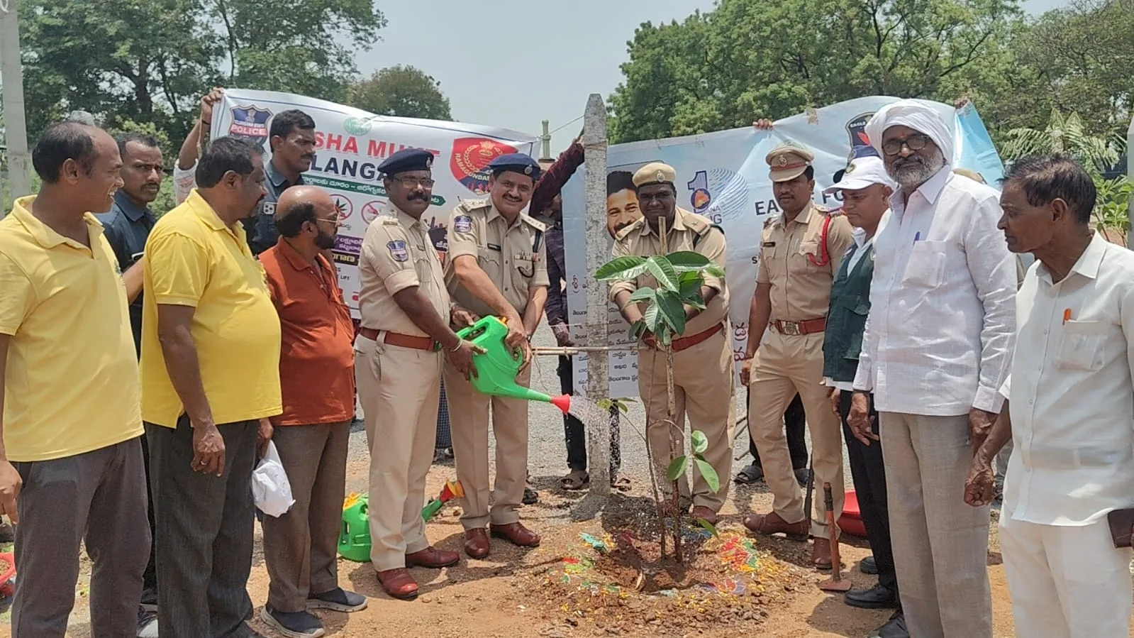 లంబాడితండాలో పోలీసుల కమ్యూనిటీ కాంటాక్ట్ కార్యక్రమం….