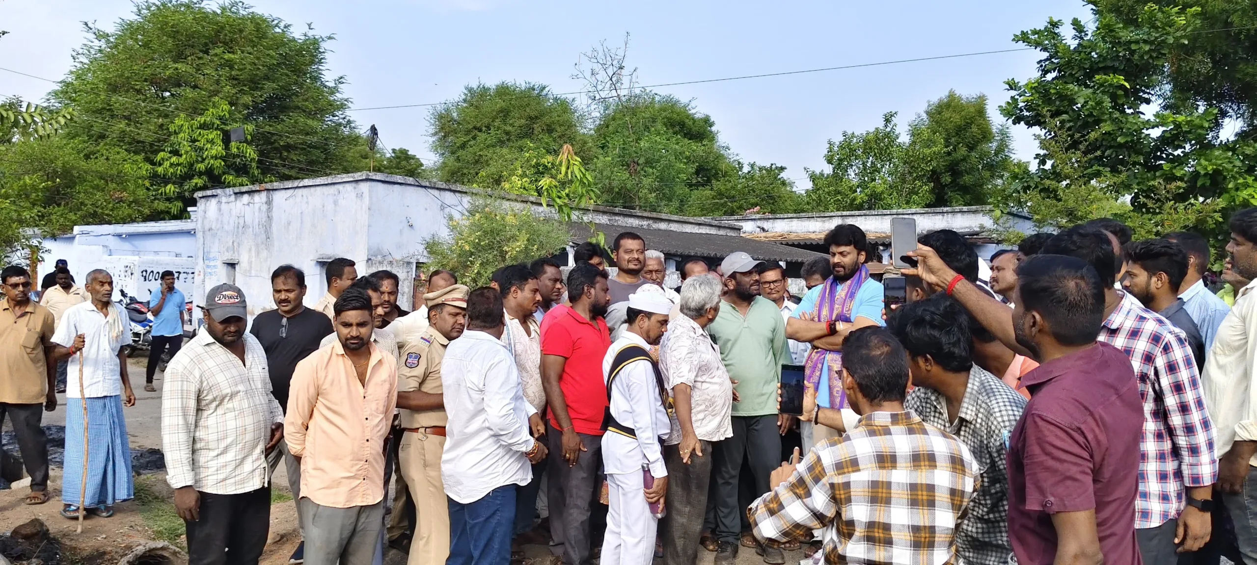 ప్రజల మధ్యకే ప్రజాప్రతినిధి… వీర్లపల్లిలో ఎమ్మెల్యే రాజ్ ఠాకూర్ విస్తృత పర్యటన …