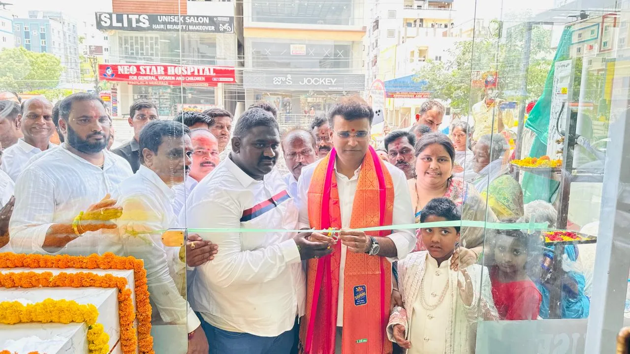బిఆర్ఎస్ ఎల్పి విప్, ఎమ్మెల్యే కేపీ.వివేకానంద్   చేతుల మీదుగా “ది బేక్ హౌస్” స్వీట్స్ అండ్ బేకరీ ప్రారంభం….