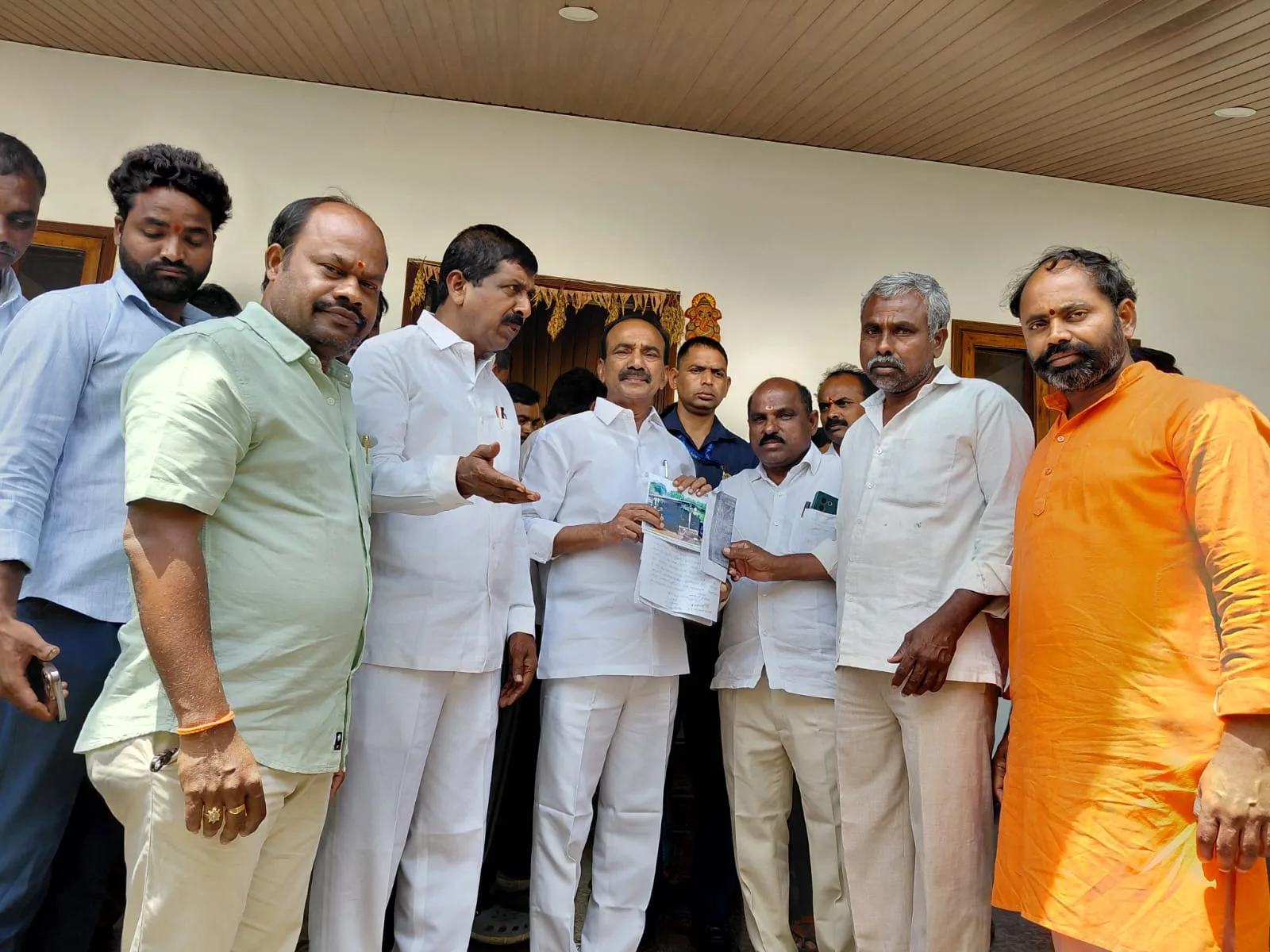 బౌరంపేట రైతులకు కూడా దుండిగల్ తరహాలో ఇద్దరు మధ్యలో ఒక ఒప్పందం