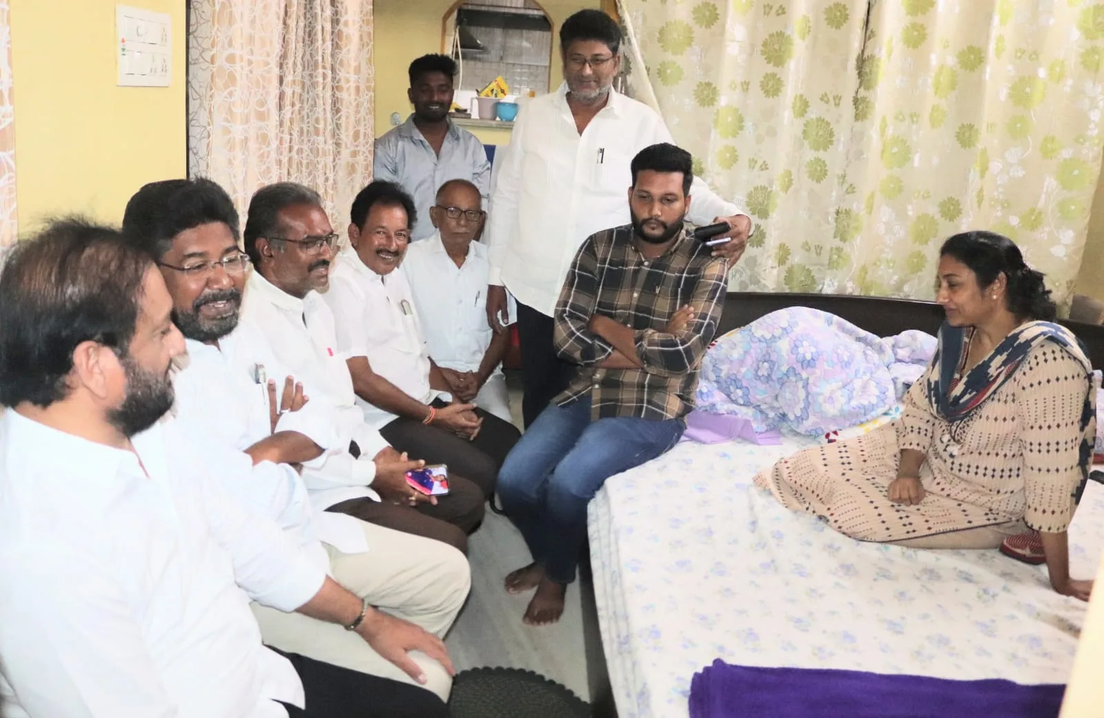 జిల్లా మునిసిపల్ అధ్యక్షురాలు షకీలా బేగం ని పరామర్శించిన నల్లపరెడ్డి