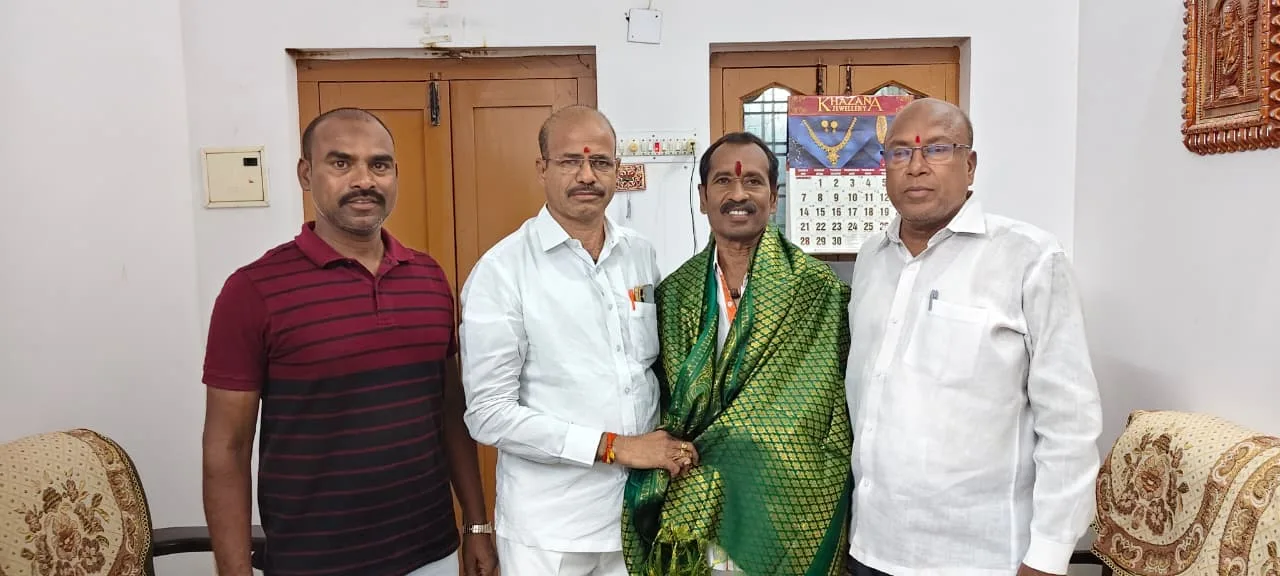 రాష్ట్ర ఆర్యవైశ్య మహాసభ రాజకీయ కమిటీ వైస్ చైర్మన్ గా ఎన్నికైన బచ్చు రామును సన్మానించిన.