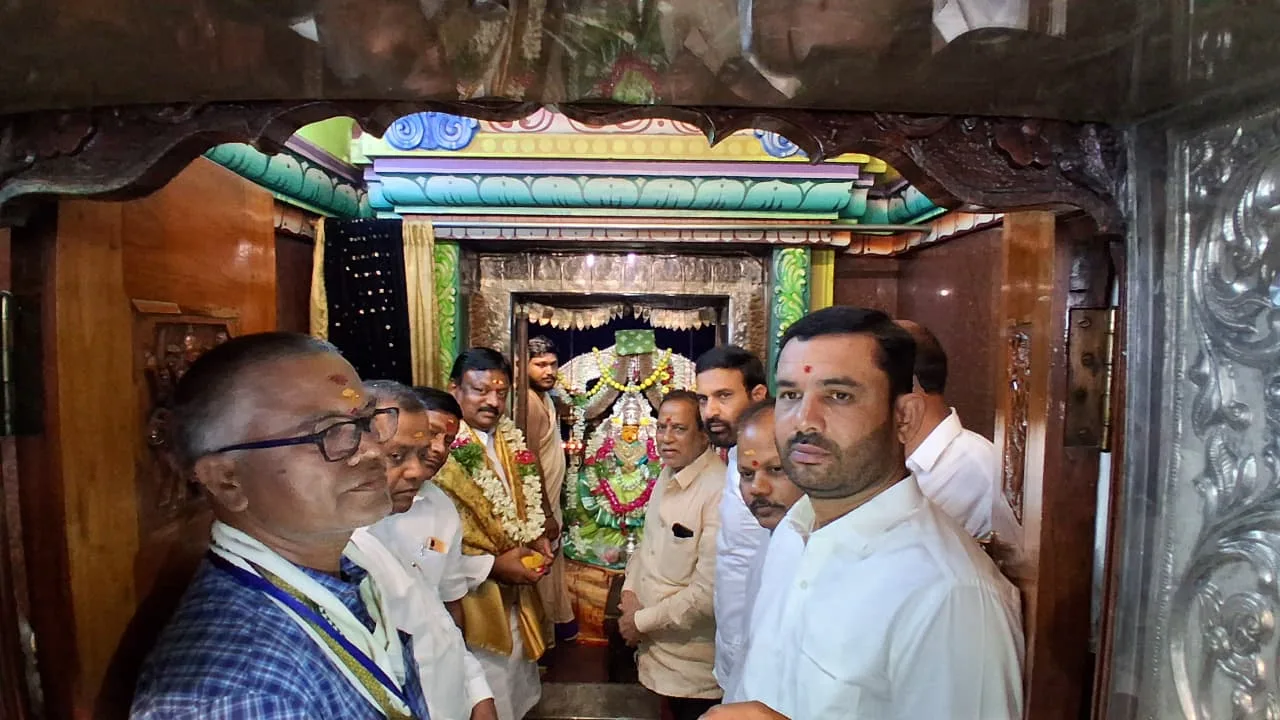 మూసాపేట్ భరత్‌నగర్‌కు చెందిన చక్రధర్ ఆహ్వానం