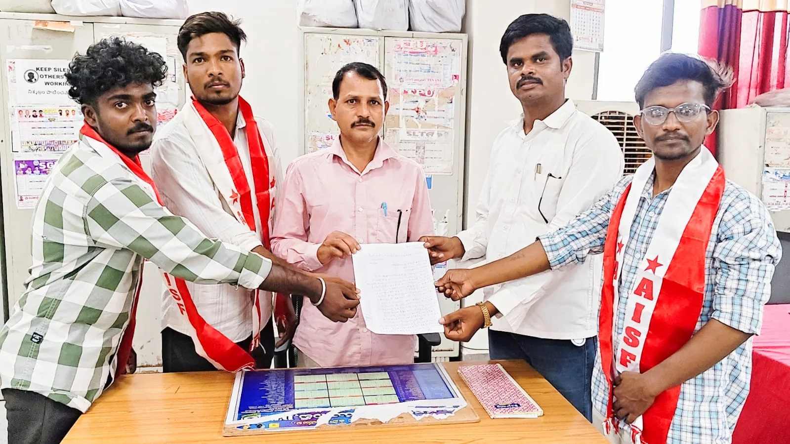 ప్రైవేటు పాఠశాలల దోపిడీ.. తనిఖీలు చేసి కేసులు పెట్టాలి: రమేష్