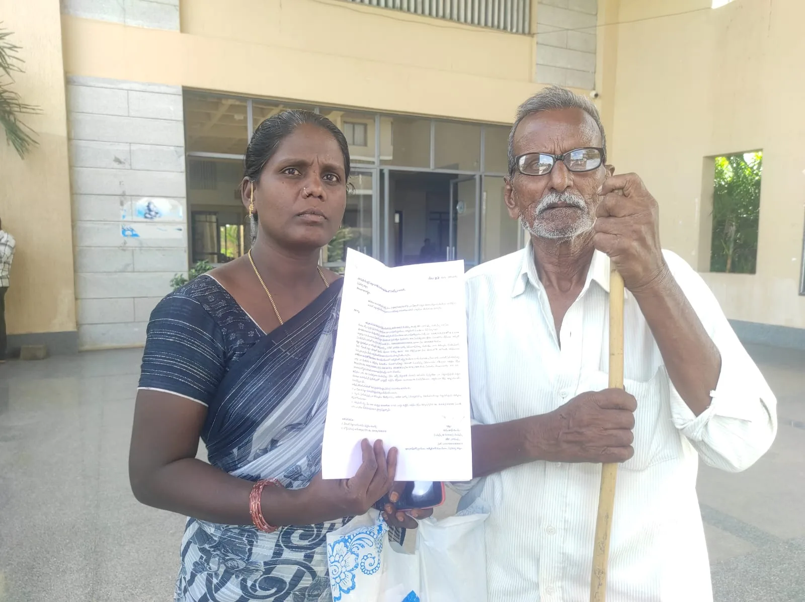 సీలింగ్ పట్టా ఉన్నా పోలీసుల అనవసర జోక్యంతో అక్రమ కేసు