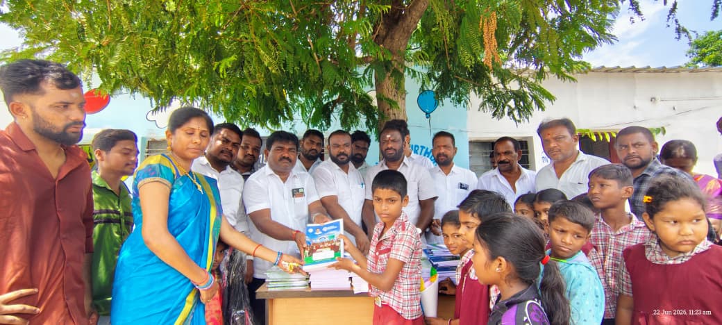 విద్యార్థులకు అండగా కార్పొరేటర్ ముస్తఫా…