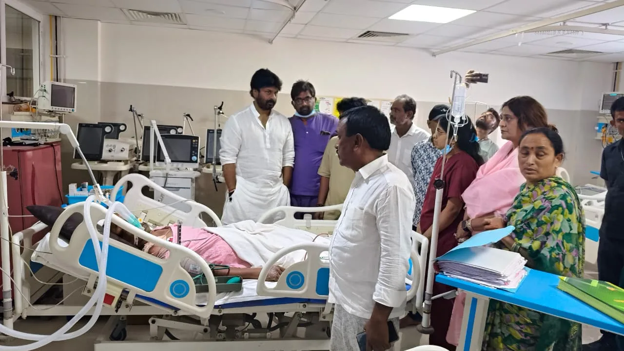 గాయపడిన కాంగ్రెస్ నాయకుడికి ఎమ్మెల్యే రాజ్ ఠాకూర్ దంపతుల పరామర్శ….