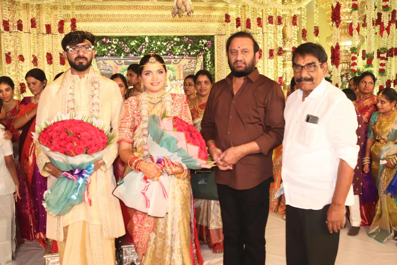 నవ దంపతులను ఆశీర్వదించిన ప్రసన్న కుమార్ రెడ్డి.