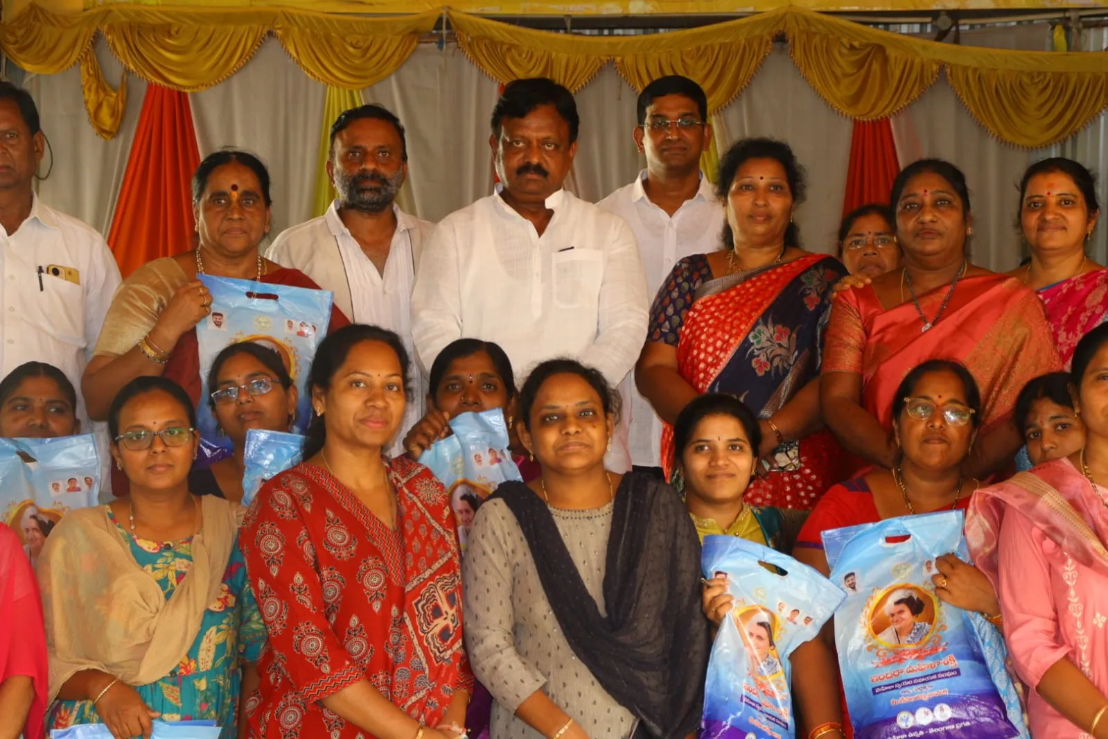 బాచుపల్లి కౌసల్య కాలనీలో డ్వాక్రా మహిళలకు ఇందిరమ్మ చీరల పంపిణీ